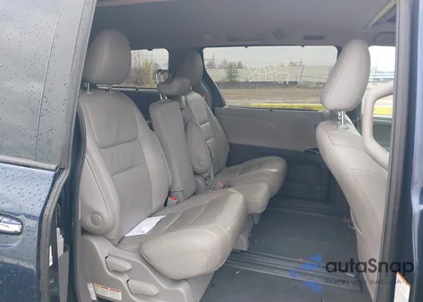 2019 Toyota Sienna Xle 8 Passenger z USA, uszkodzony, nr VIN 5TDYZ3DC9KS986613